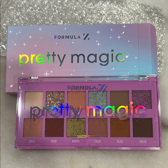 Pretty Magic Eyeshadow Palette - Multicolor 12 Shades - Picture 1 of 3